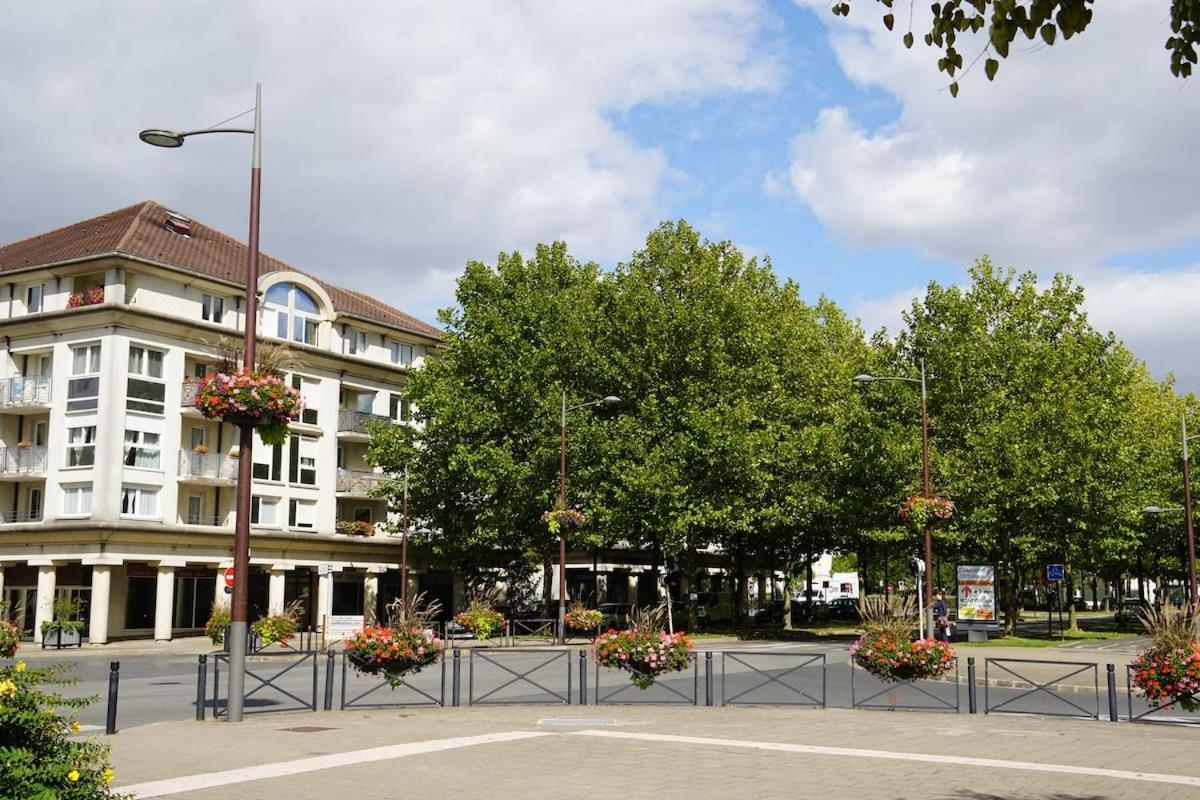 Studio Meublé Bussy-Saint-Georges Exterior foto